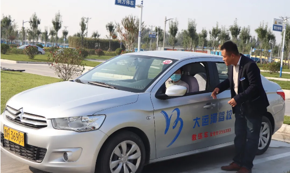【濟寧大運河駕?！俊胺殴芊毙屡e措：小型汽車駕駛證申請年齡上限不再限制！(圖7)