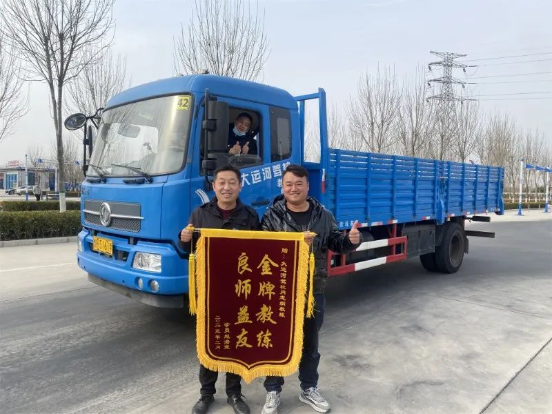 【濟寧大運河駕?！縿趧幼罟鈽s丨“五一”您學車我在崗！(圖5)