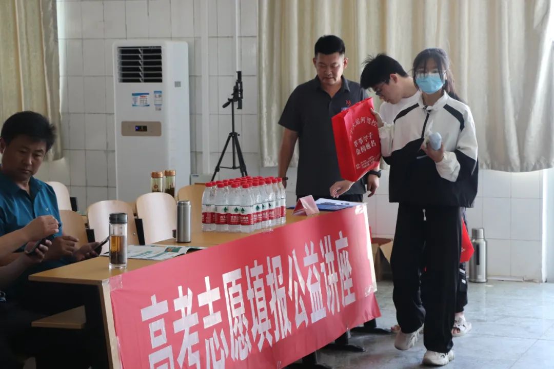 【濟寧大運河駕?！恐暨h航丨高考志愿填報公益講座順利開展！(圖4)