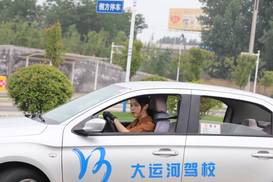 【濟寧大運河駕?！俊暗谑畬脤W車夏令營”第一批大學生順利拿證！(圖6)