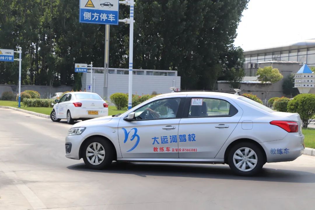 【濟寧大運河駕?！俊暗谑畬脤W車夏令營”第一批大學生順利拿證！(圖4)